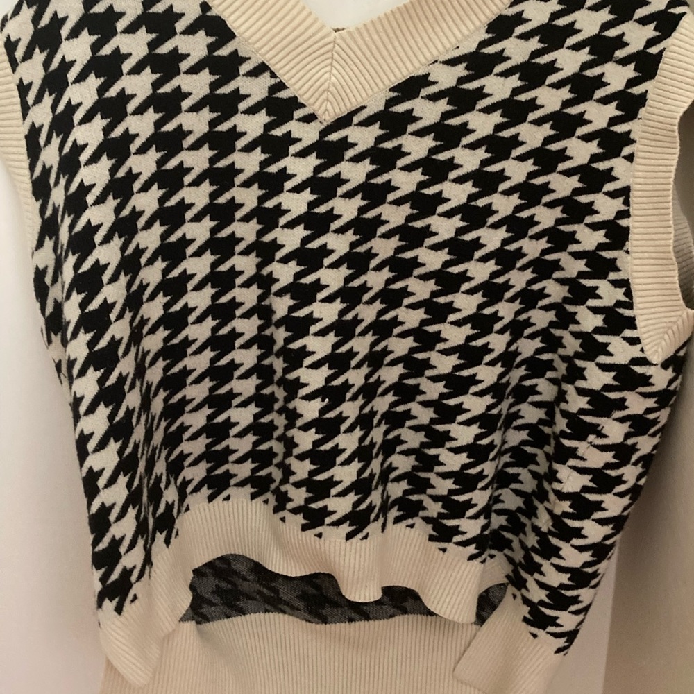 Black and white patterned oversized sweater vest